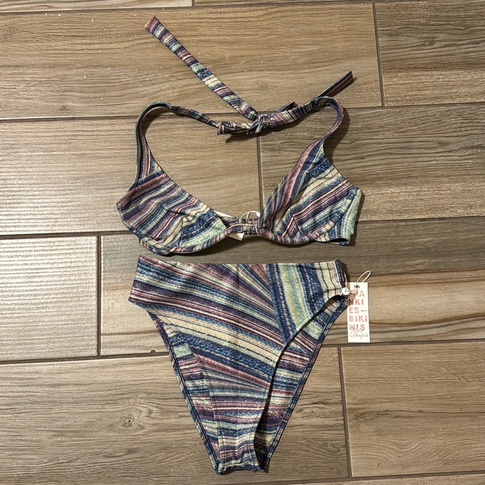 Frankie’s Bikinis Set